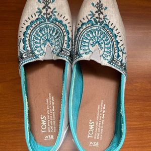 Toms beaded/embroidered shoe